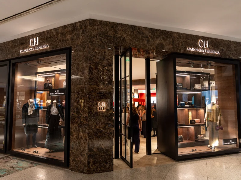 Carolina Herrera traz ao RioMar Recife primeira boutique do Nordeste