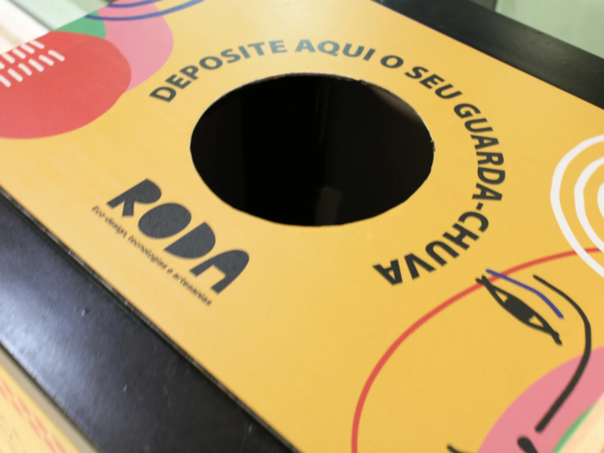 Guarda-chuva quebrado pode ser sustentável; saiba onde descartar