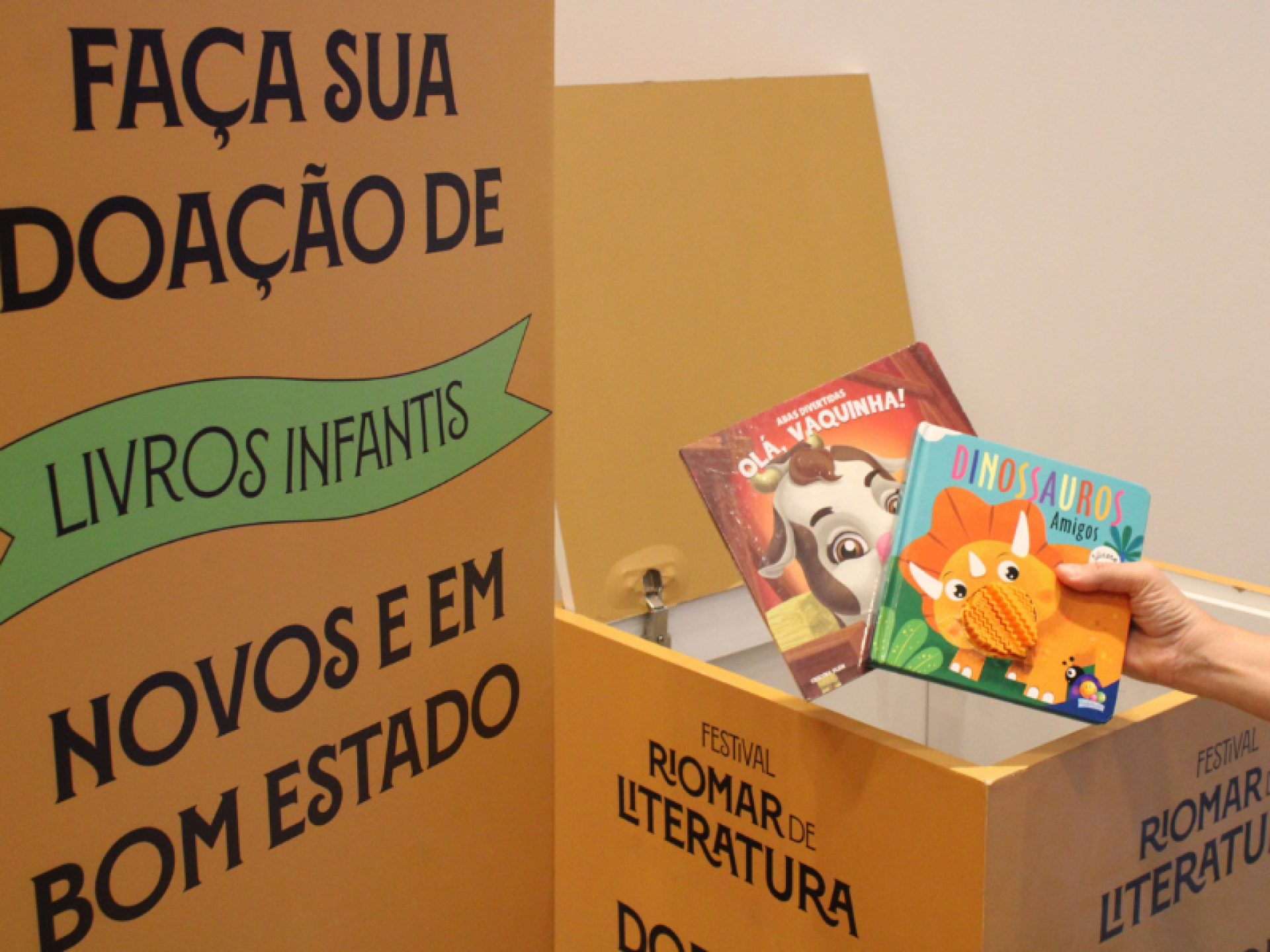Festival RioMar de Literatura - Arrecadação de livros
