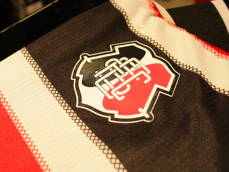 Novo lote de camisas do Santa Cruz chega ao RioMar Recife